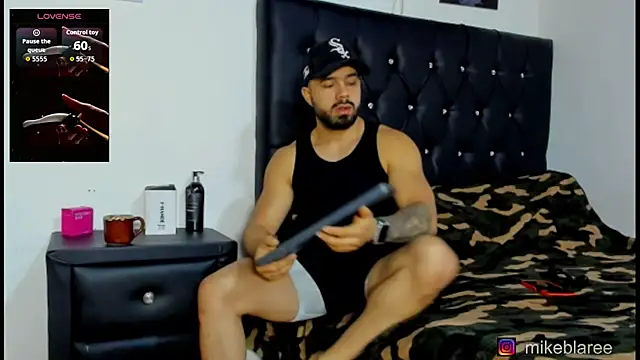 Snapshot of mikeblaree chatting on 04-06-26, 03:46 mikeblaree online show from 04-06-26, 03:46