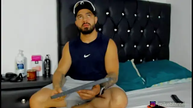 Snapshot of mikeblaree chatting on 04-09-26, 07:08 mikeblaree online show from 04-09-26, 07:08