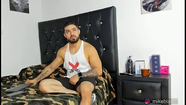 Snapshot of mikeblaree chatting on 04-15-26, 07:58 mikeblaree online show from 04-15-26, 07:58