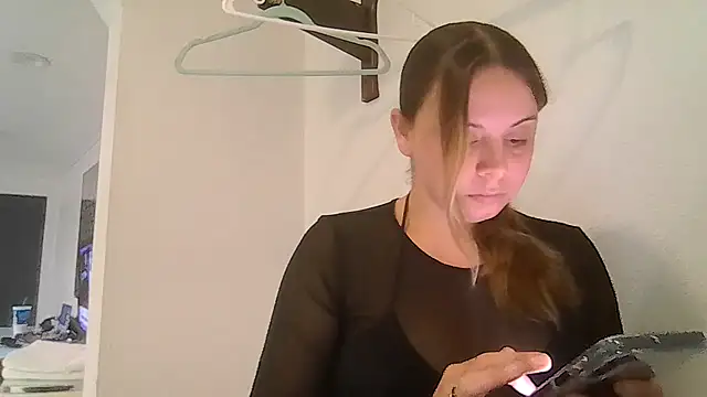 Snapshot of ShysluutGia chatting on 06-30-26, 12:22 ShysluutGia online show from 06-30-26, 12:22