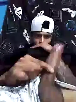 Snapshot of Juarezbraya chatting on 02-25-25, 11:30 Juarezbraya online show from 02-25-25, 11:30