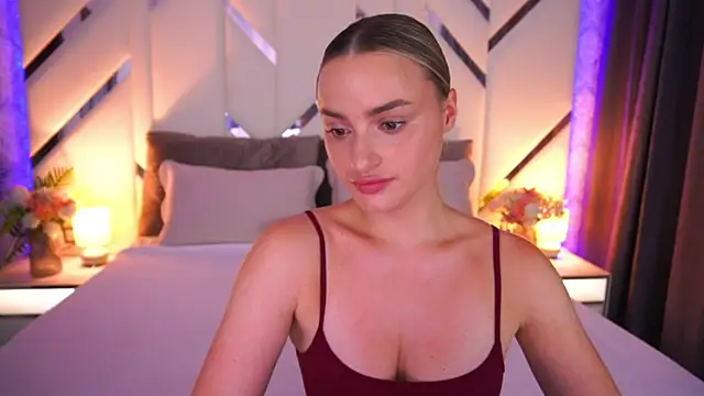 Snapshot of LindsieGreyy chatting on 07-14-26, 01:17 LindsieGreyy online show from 07-14-26, 01:17