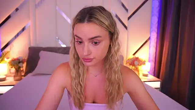 Snapshot of LindsieGreyy chatting on 07-18-26, 11:47 LindsieGreyy online show from 07-18-26, 11:47