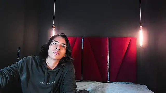 ParanoidTemptaion  online show from 02-25-25, 12:45