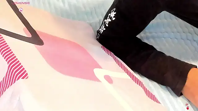 ParanoidTemptaion  online show from 09-12-25, 10:37