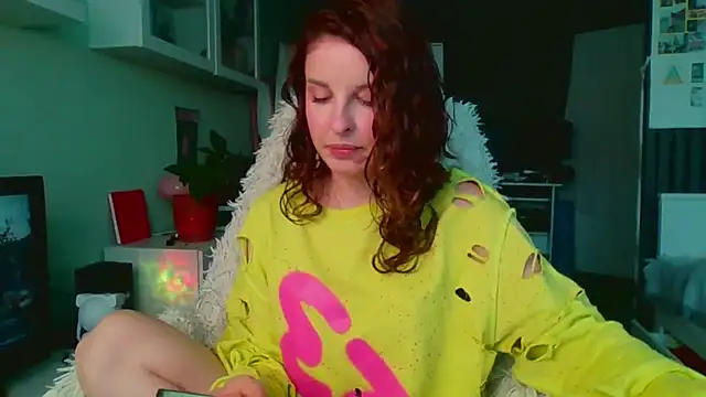 Snapshot of MollyBer chatting on 07-19-26, 04:44 MollyBer online show from 07-19-26, 04:44