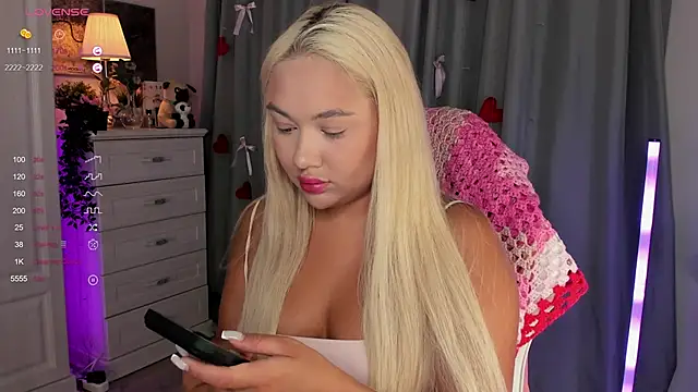 Snapshot of _Loneve__ chatting on 03-28-26, 03:22 Loneve online show from 03-28-26, 03:22