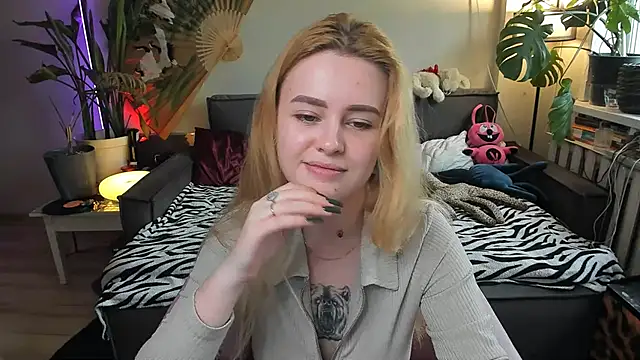 Alexa Pirs online show from 04-07-26, 01:11