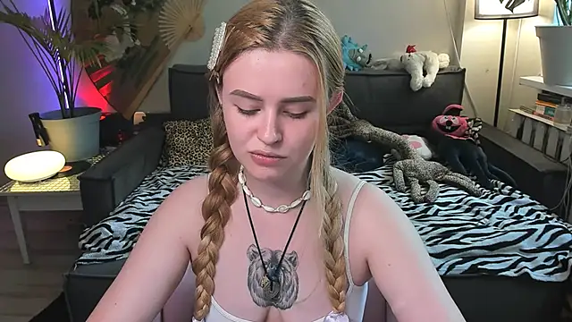 Snapshot of Alexa_Pirs chatting on 06-14-26, 01:02 Alexa Pirs online show from 06-14-26, 01:02