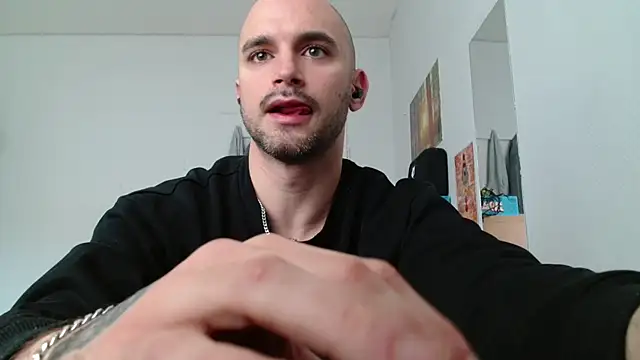 OskarBreno online show from 05-17-26, 08:12