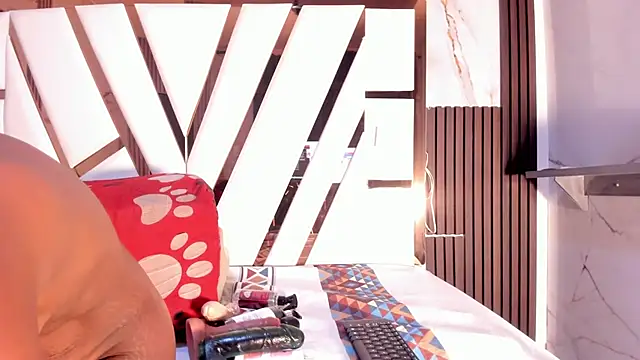 ebony valentina online show from 05-20-26, 01:45
