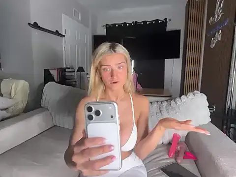 Snapshot of meggsworld chatting on 02-24-26, 03:21 meggsworld online show from 02-24-26, 03:21