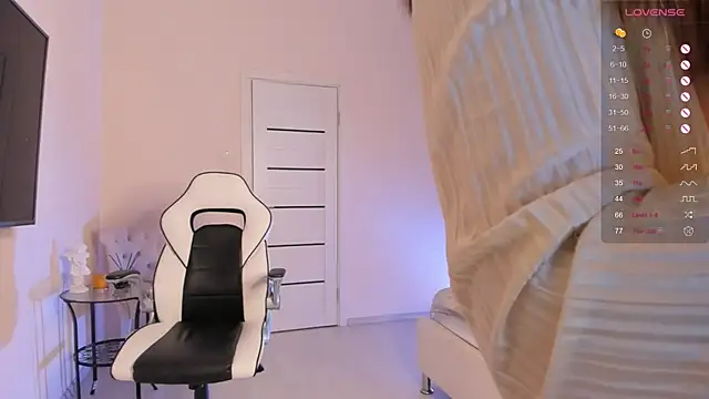 Snapshot of GentleMiss chatting on 10-18-25, 08:42 GentleMiss online show from 10-18-25, 08:42