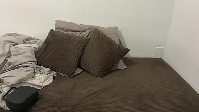 Snapshot of greekmythics chatting on 03-31-26, 01:33 greekmythics online show from 03-31-26, 01:33