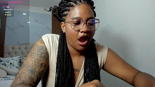 Snapshot of ZahraRose chatting on 04-21-26, 02:51 ZahraRose online show from 04-21-26, 02:51