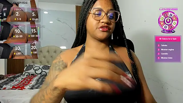 Snapshot of ZahraRose chatting on 06-19-26, 08:56 ZahraRose online show from 06-19-26, 08:56