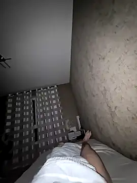 Snapshot of DerechteJunge chatting on 02-24-25, 05:43 DerechteJunge online show from 02-24-25, 05:43