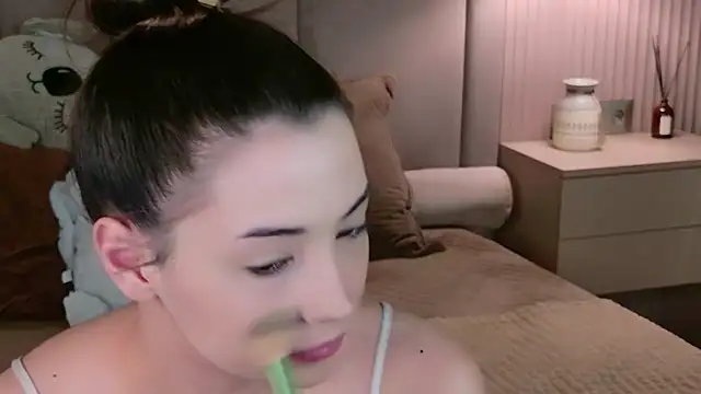Snapshot of Alice_Deleon chatting on 06-25-26, 11:04 Alice Deleon online show from 06-25-26, 11:04