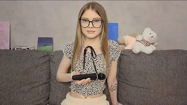 CarolinePepper online show from 05-24-26, 01:27