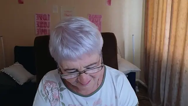 Sandra Snowflake online show from 05-26-26, 05:03