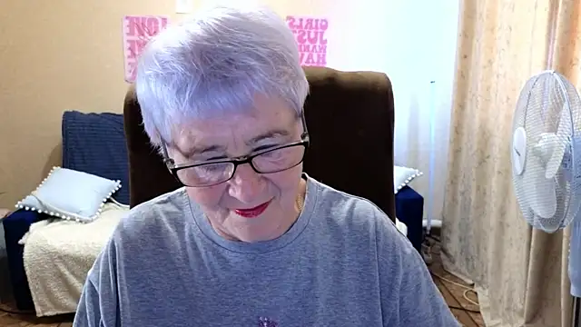 Sandra Snowflake online show from 06-19-26, 04:17