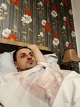 Snapshot of Eusuntnoulgigolo chatting on 12-15-25, 07:40 Eusuntnoulgigolo online show from 12-15-25, 07:40