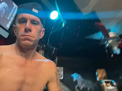 Snapshot of lifitness0708 chatting on 07-18-26, 03:00 lifitness0708 online show from 07-18-26, 03:00