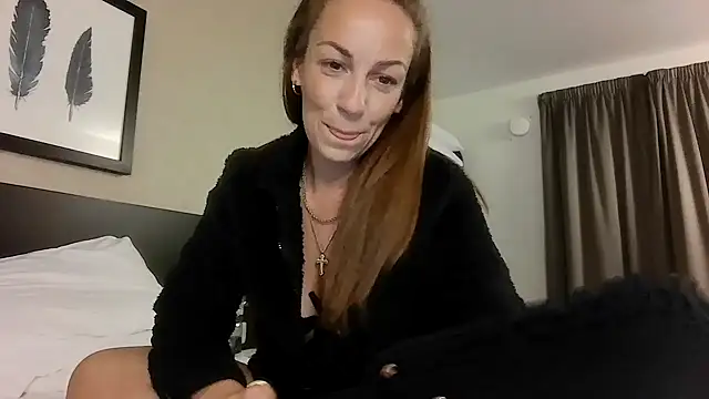 Edenfox- online show from 04-12-26, 07:41