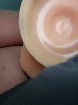 Snapshot of Tom23062 chatting on 11-17-25, 10:10 Tom23062 online show from 11-17-25, 10:10