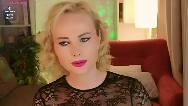 Snapshot of Sandra_Kind chatting on 05-17-26, 05:27 Sandra Kind online show from 05-17-26, 05:27