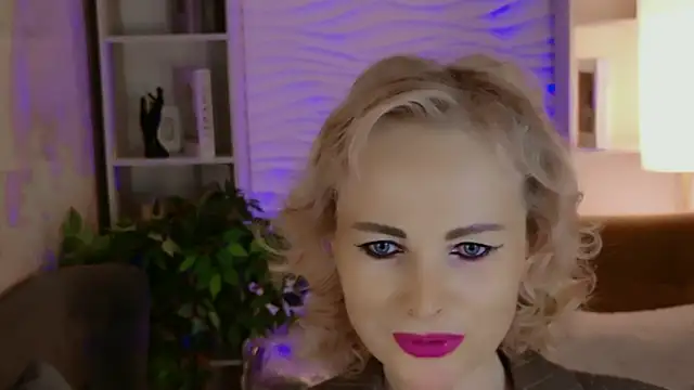 Snapshot of Sandra_Kind chatting on 05-20-26, 05:35 Sandra Kind online show from 05-20-26, 05:35