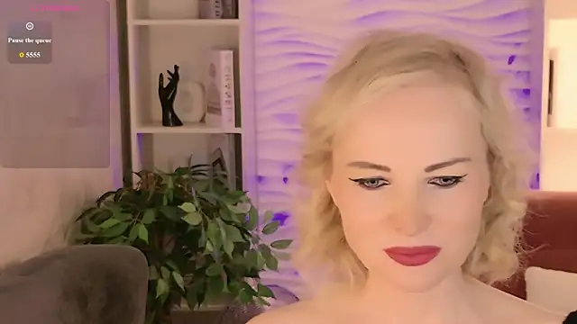 Snapshot of Sandra_Kind chatting on 05-27-26, 05:37 Sandra Kind online show from 05-27-26, 05:37