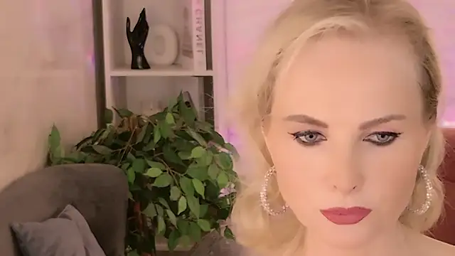 Snapshot of Sandra_Kind chatting on 06-05-26, 06:52 Sandra Kind online show from 06-05-26, 06:52