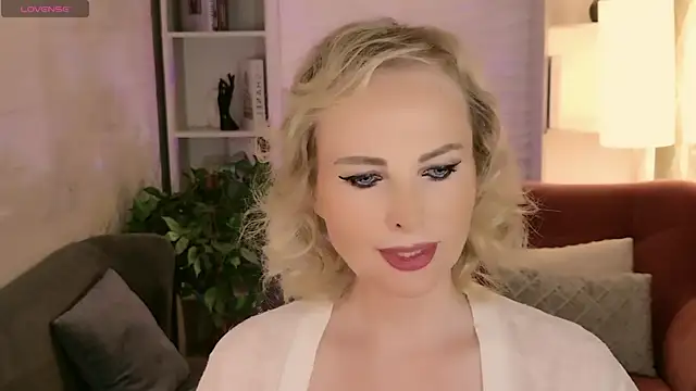 Snapshot of Sandra_Kind chatting on 07-14-26, 05:23 Sandra Kind online show from 07-14-26, 05:23