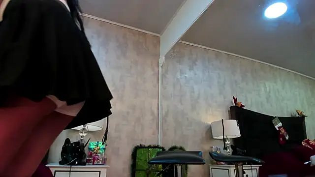 NahomyCarther online show from 12-23-25, 06:00