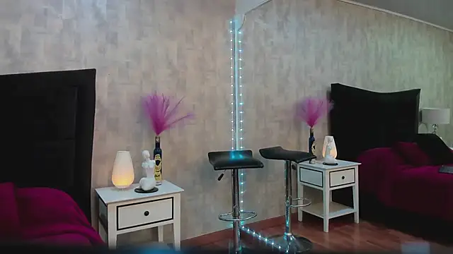 NahomyCarther online show from 04-15-26, 11:27