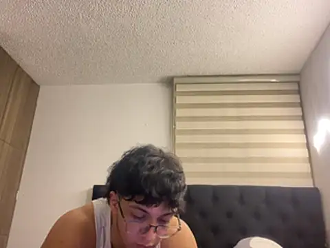 DesireLuxe online show from 04-18-26, 07:34