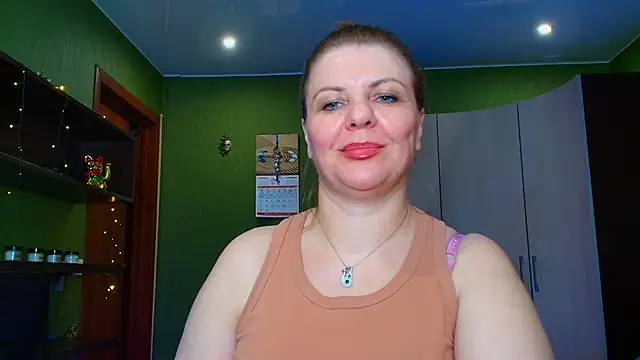 Snapshot of VeronikawGold chatting on 06-11-26, 02:53 VeronikawGold online show from 06-11-26, 02:53