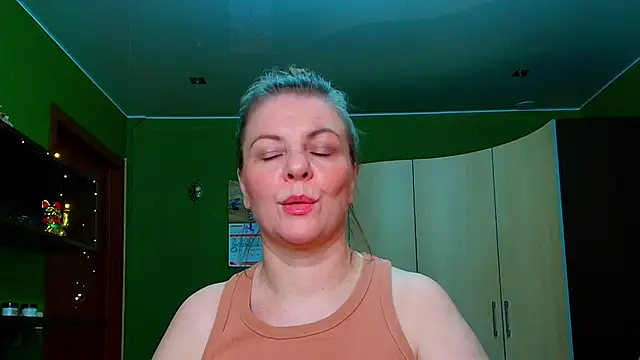 Snapshot of VeronikawGold chatting on 06-14-26, 07:27 VeronikawGold online show from 06-14-26, 07:27