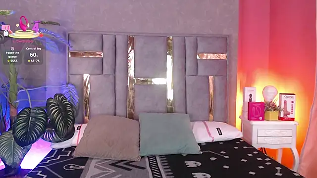 Tyla Ks online show from 11-15-25, 08:05