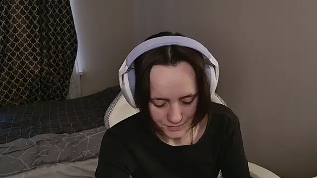 Luna Loveee online show from 03-19-26, 04:05