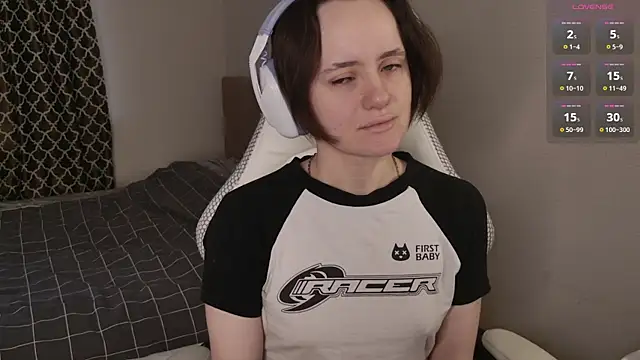 Luna Loveee online show from 04-04-26, 03:49