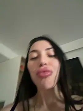 Snapshot of Mia_Splash chatting on 04-30-26, 12:11 Mia Splash online show from 04-30-26, 12:11