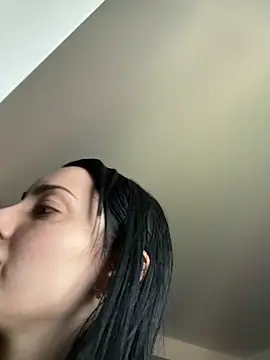 Snapshot of Mia_Splash chatting on 05-18-26, 10:10 Mia Splash online show from 05-18-26, 10:10