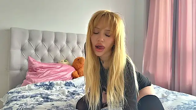  BunnyDollStella  online show from 04-10-26, 07:02