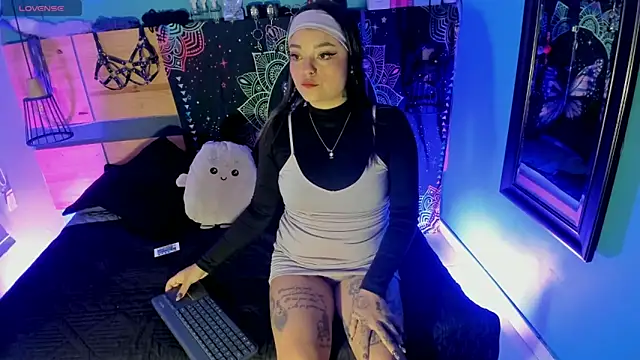 ChloeAllennn online show from 04-23-26, 12:29