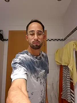 Snapshot of Fratello27 chatting on 02-21-25, 01:11 Fratello27 online show from 02-21-25, 01:11