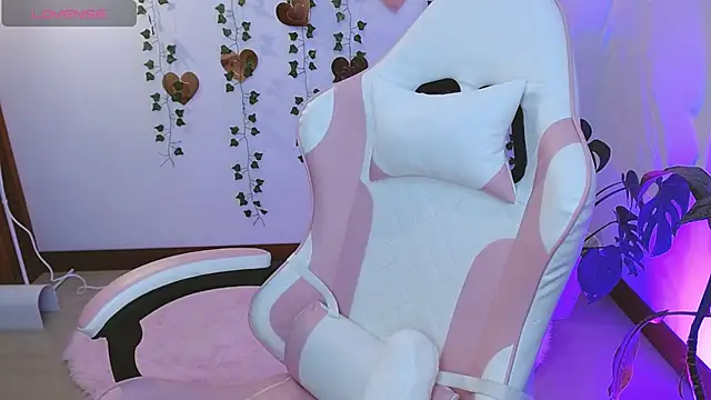 Snapshot of hellokitty__valery chatting on 06-14-26, 02:24 hellokitty valery online show from 06-14-26, 02:24