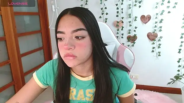 Snapshot of hellokitty__valery chatting on 06-25-26, 09:19 hellokitty valery online show from 06-25-26, 09:19