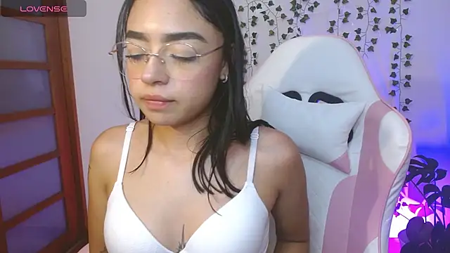 Snapshot of hellokitty__valery chatting on 07-19-26, 04:38 hellokitty valery online show from 07-19-26, 04:38